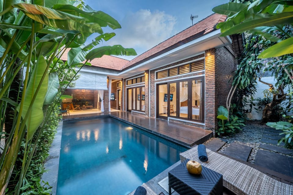 Property building, Swimming pool