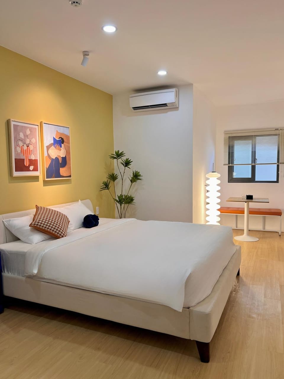Bed, Photo of the whole room