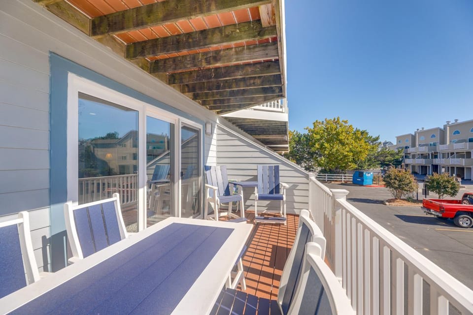 View (from property/room), Balcony/Terrace, Seating area, Dining area