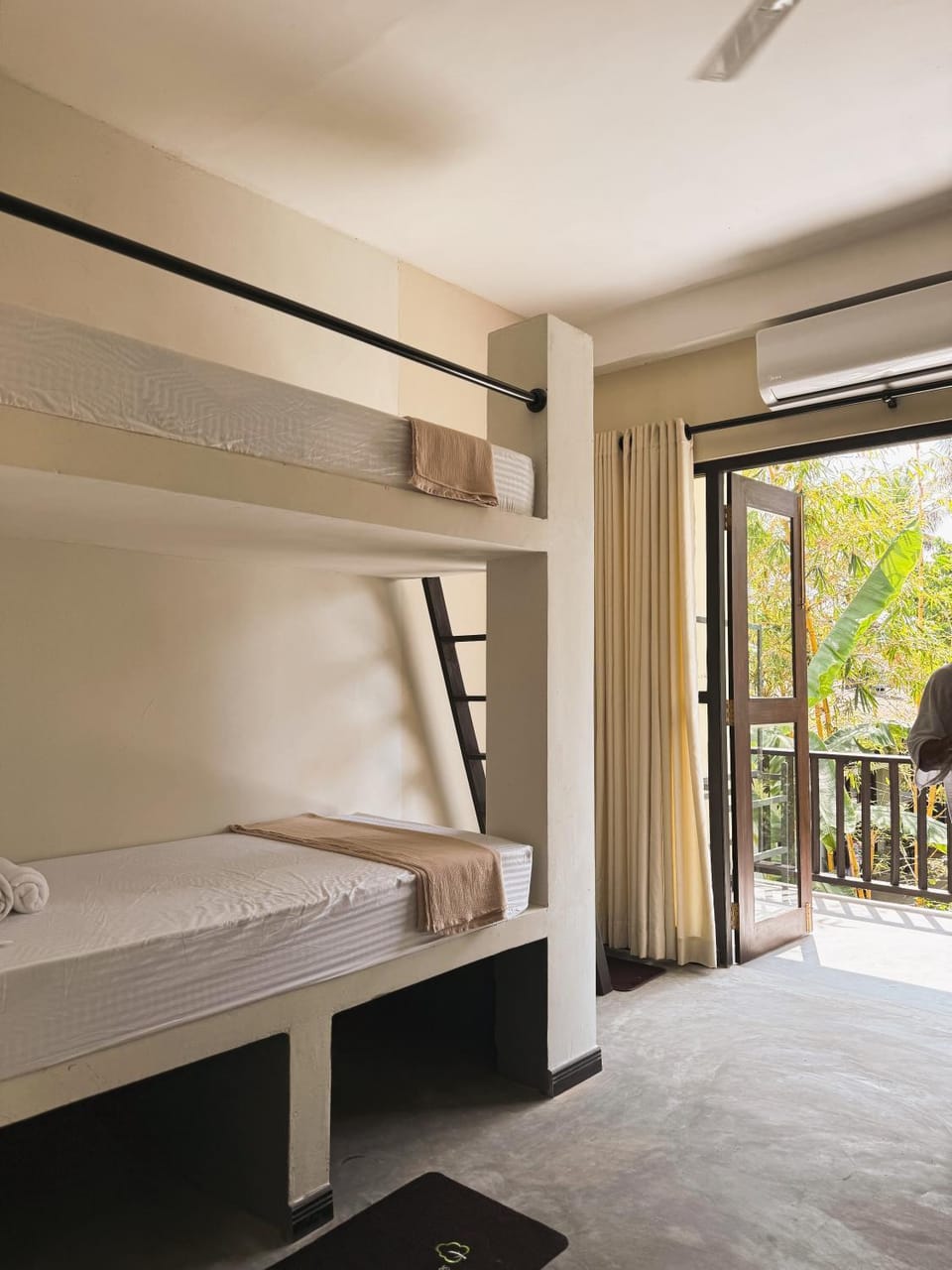 Nirvana Surf Retreat - Kabalana Hostel in Ahangama