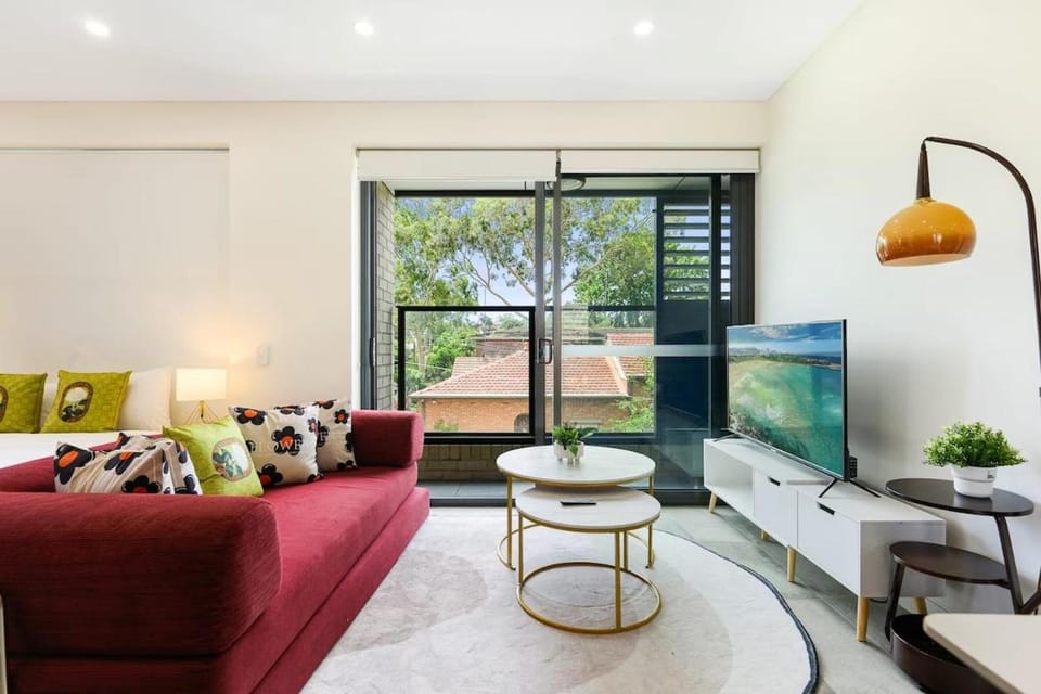 Cozy Marrickville Studio 10 Min Walk to Train Apartment in Marrickville