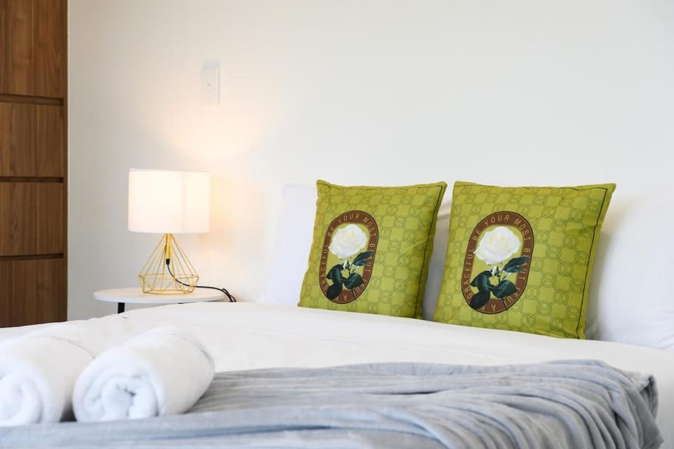 Cozy Marrickville 2BR 10 Min Walk to Train Apartment in Marrickville