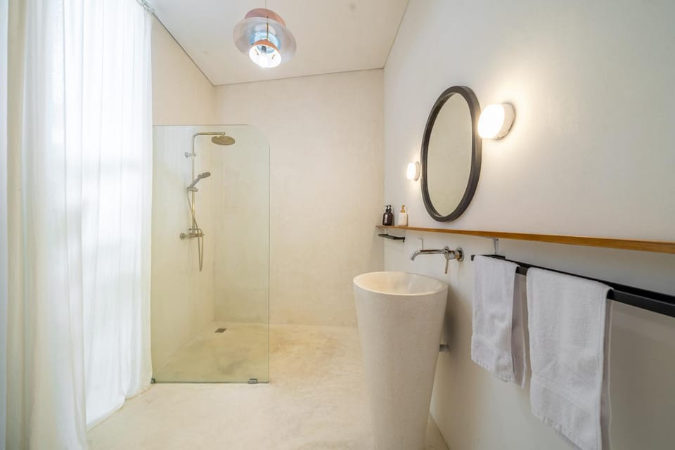 Shower, Bathroom, towels