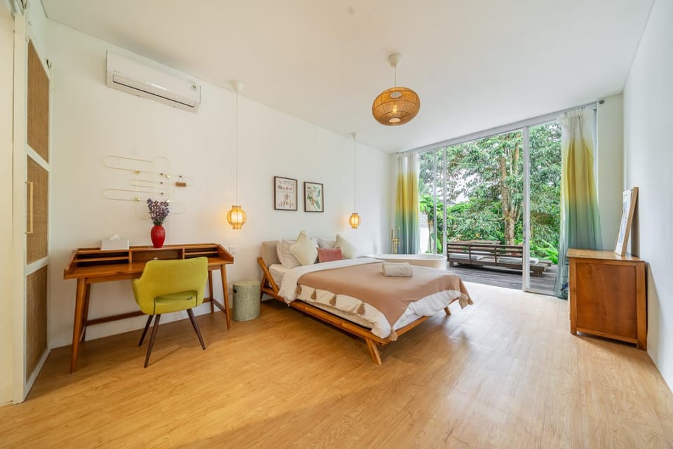 Bed, Photo of the whole room, Bedroom, air conditioner