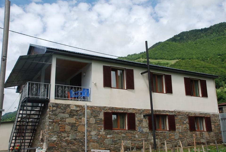 Garden, Balcony/Terrace, Mountain view