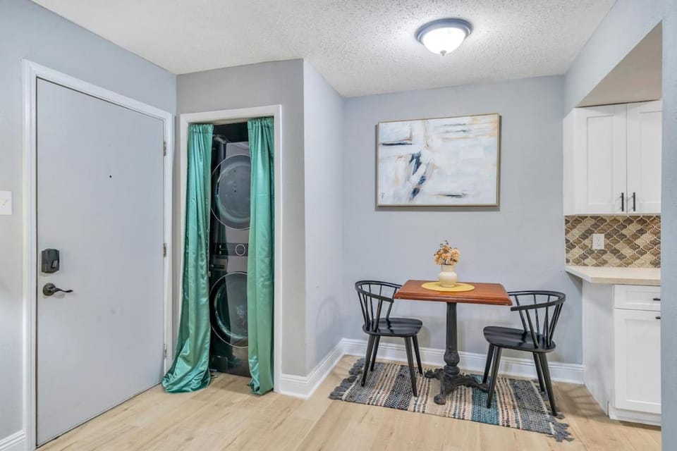 Ambiance of New Orleans Apartment in Metairie