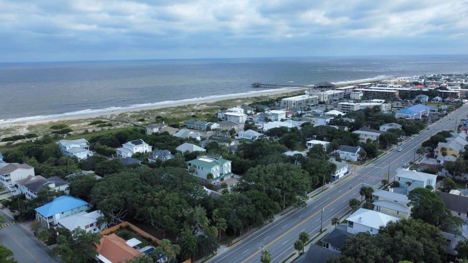2 blocks to Bliss Tybee Beach, Minutes to Historic Savannah! House in Tybee Island