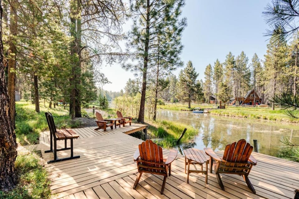 Spring, Day, Natural landscape, Activities, Summer, Seating area, On site, Guests, River view, furniture