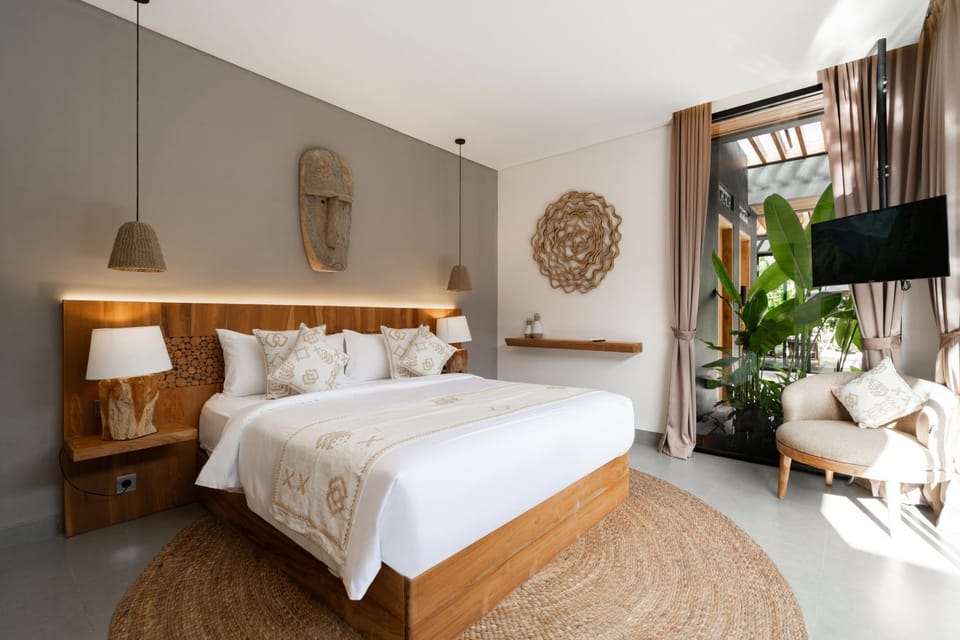 Bed, TV and multimedia, Bedroom