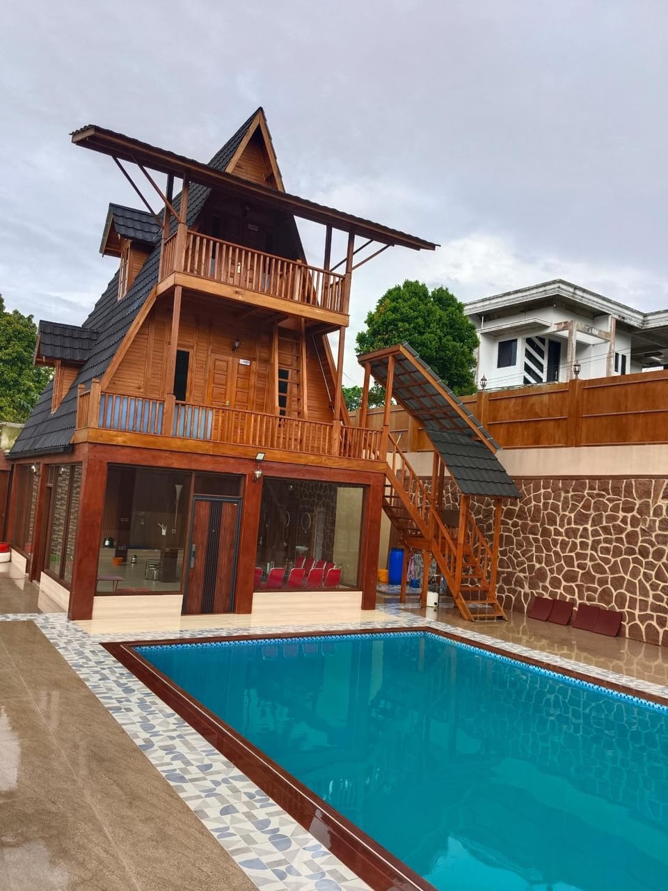 Rumah kayu healing di kaki gunung Salak Villa in West Java