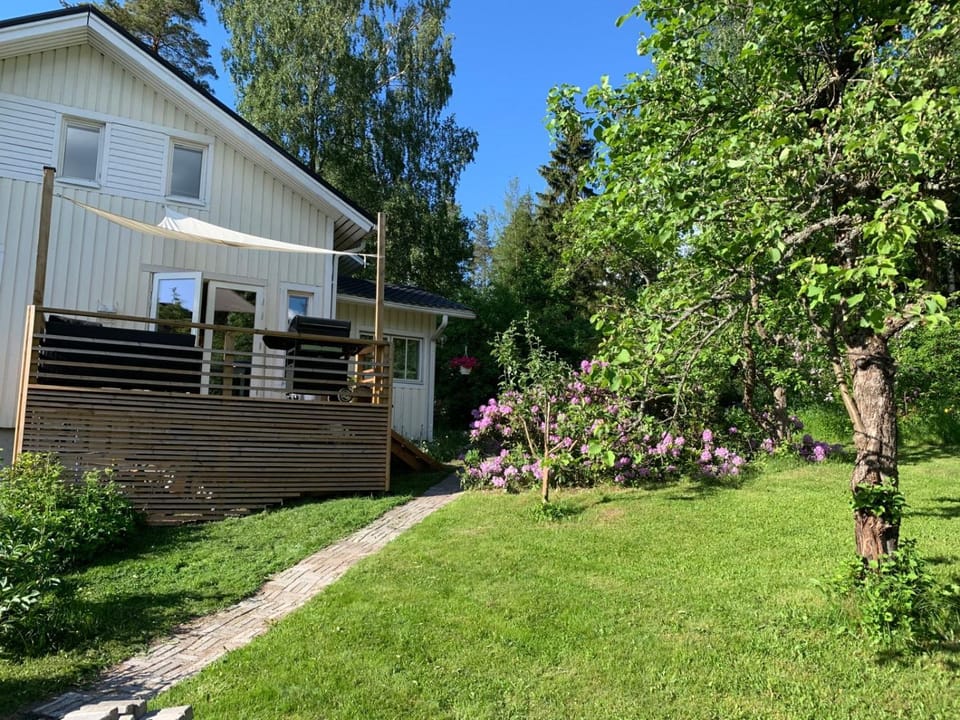 Property building, Spring, Day, Garden, Balcony/Terrace, Garden view