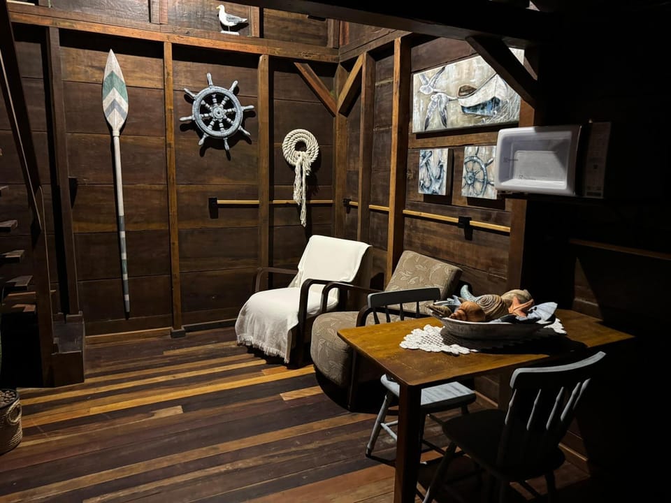 Seating area, Dining area