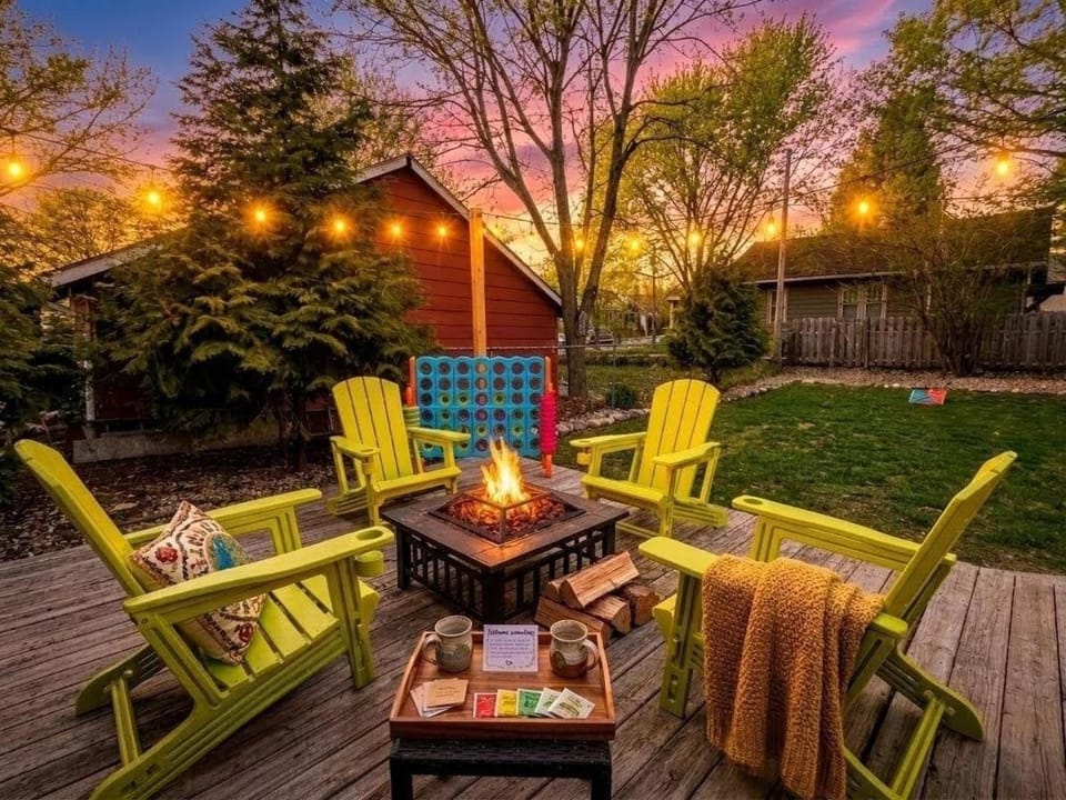 HeartOfRockfrd/NEXPlayground/IndoorHotTub/GameRoom House in Rockford