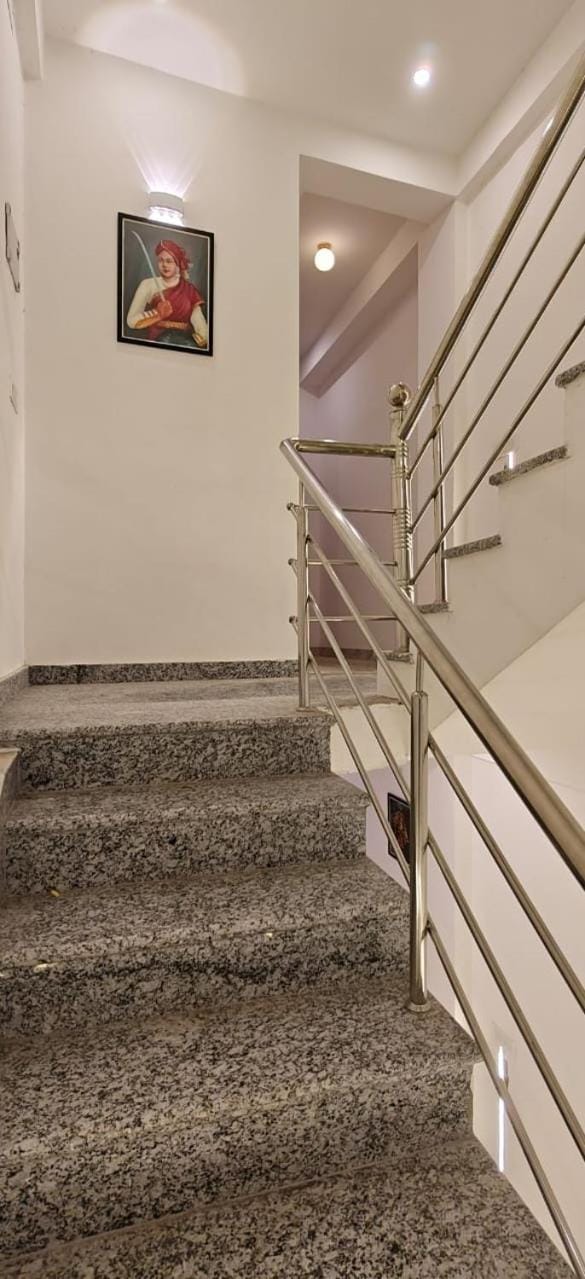TRINETRA RESIDENCY Varanasi Vacation rental in Maharashtra