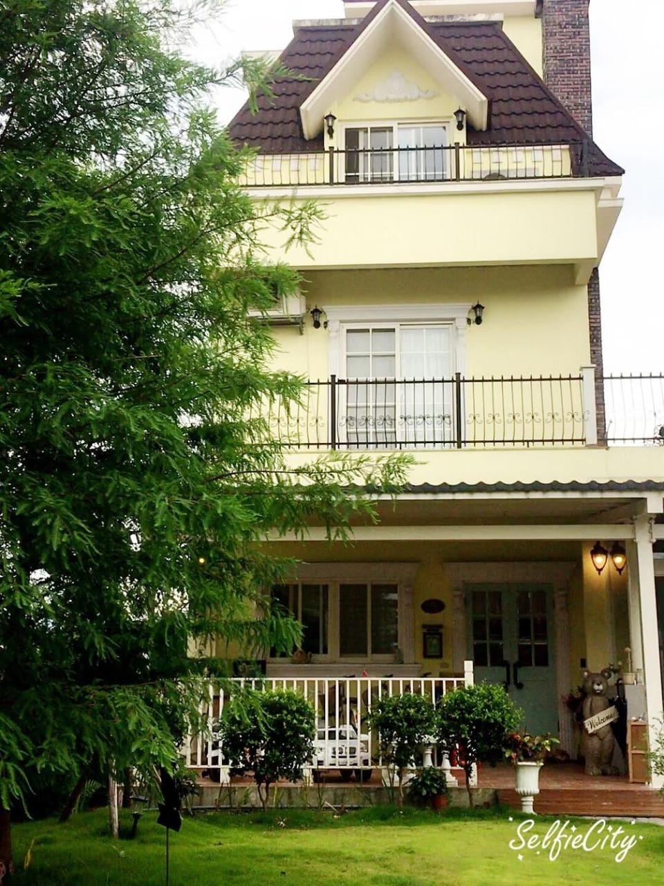 Facade/entrance