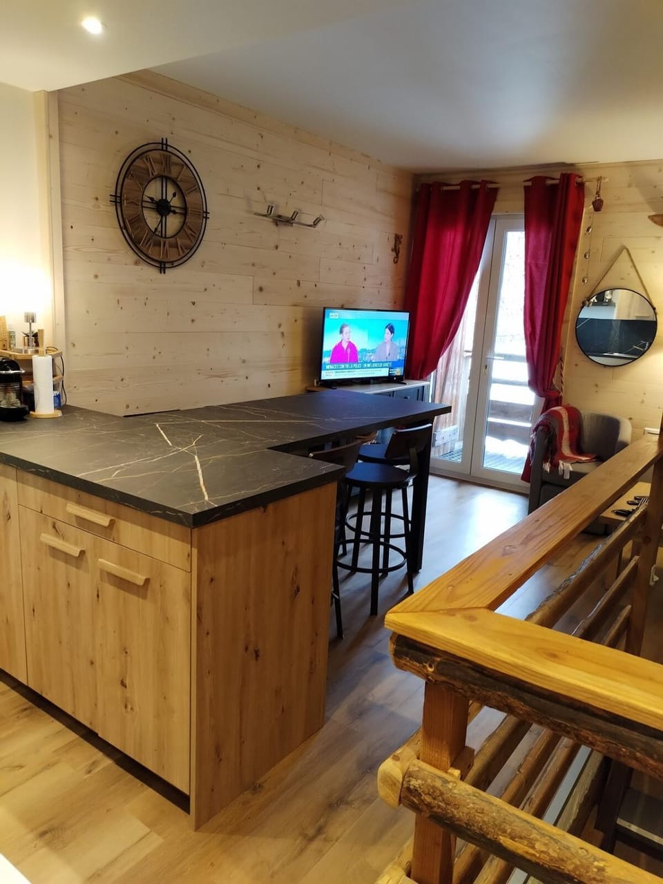 TV and multimedia, Seating area, Dining area