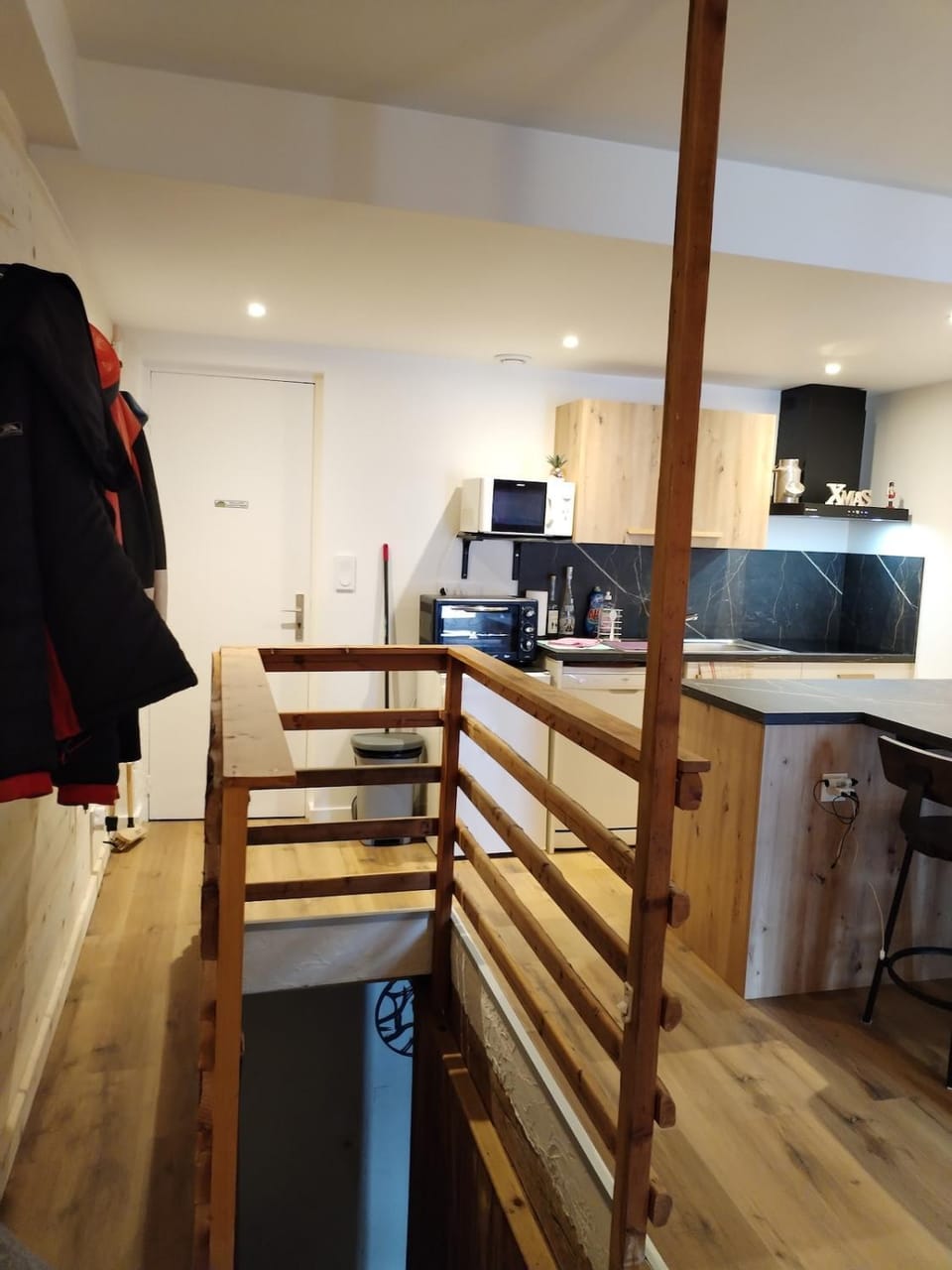 Coffee/tea facilities, Dining area, microwave, oven, stove, toaster, kitchen