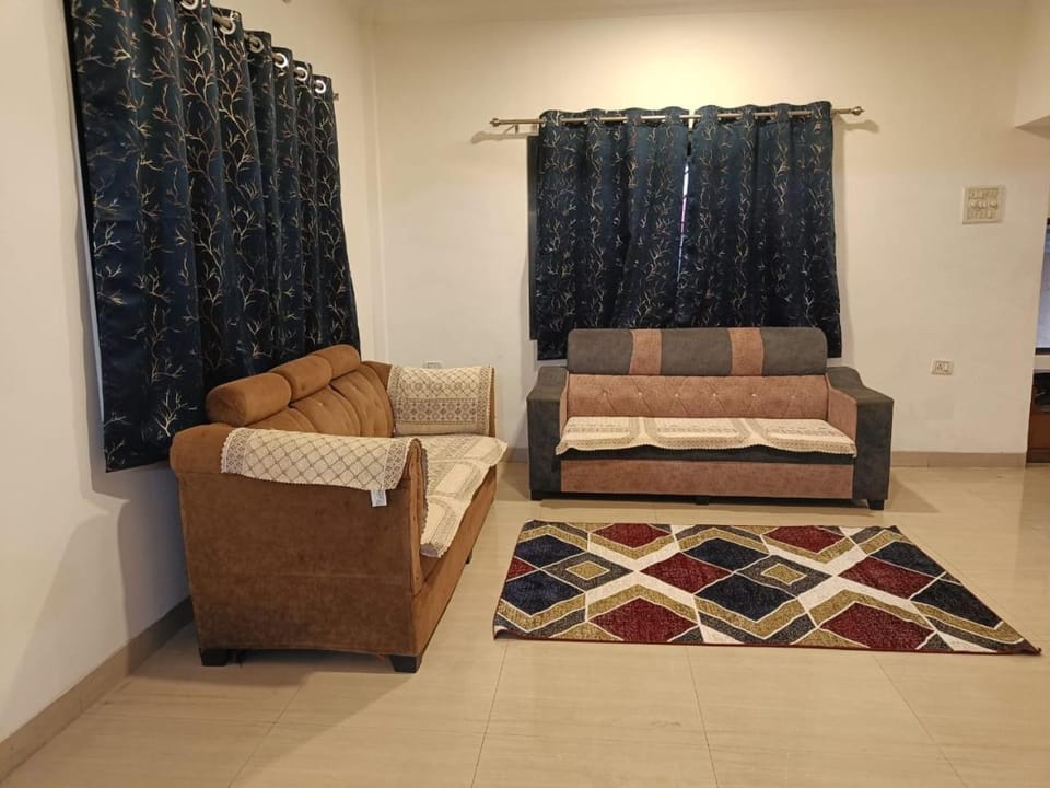 Living room, Photo of the whole room, Seating area