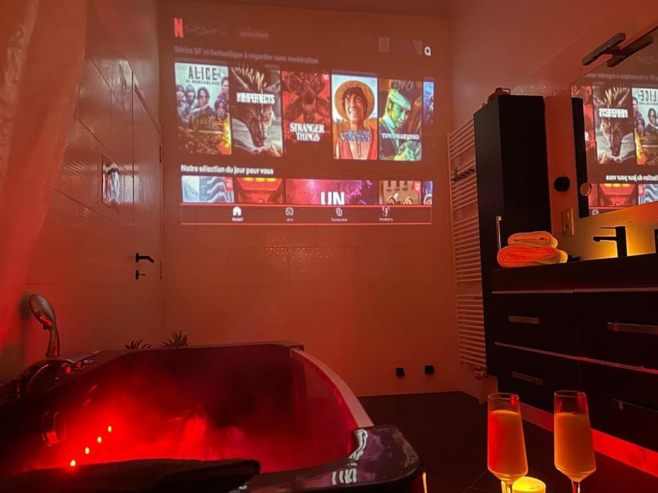 Beautiful condominium with jacuzzi Apartment in Saint-Gilles