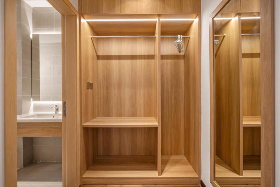 Bathroom, wardrobe
