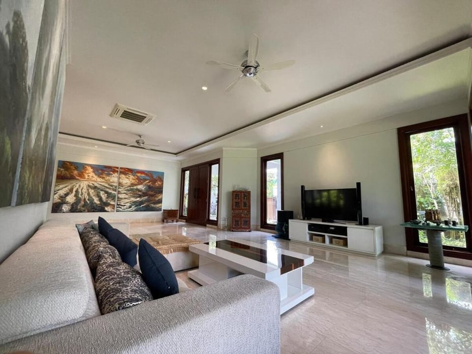 Large Garden Oasis Home in Kemang Villa in South Jakarta City