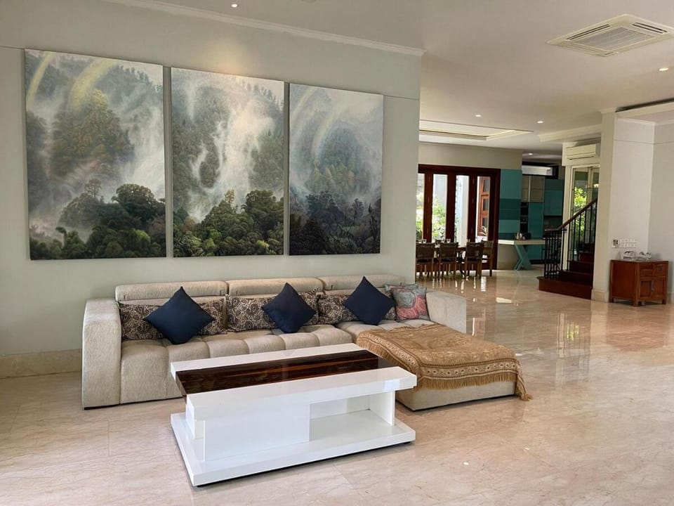 Large Garden Oasis Home in Kemang Villa in South Jakarta City