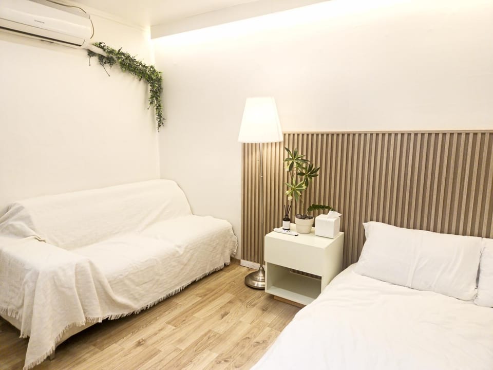 Bed, Bedroom, air conditioner