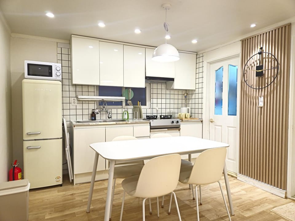 Kitchen or kitchenette, Living room, Communal kitchen, kitchen