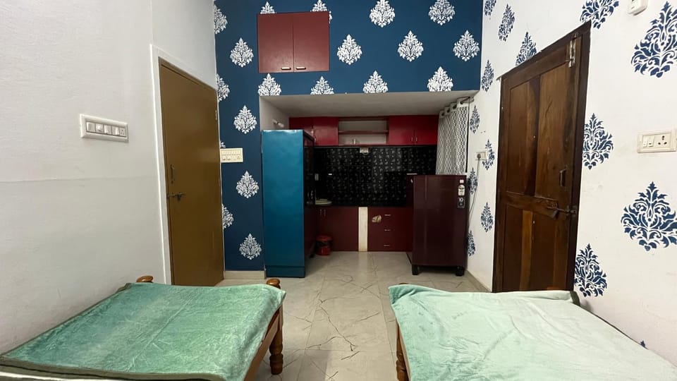 Bed, Kitchen or kitchenette, Photo of the whole room, Bedroom, wardrobe, kitchen, kitchen