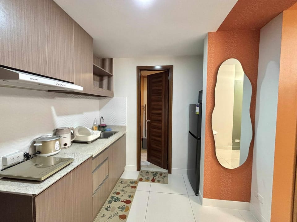 NM 1BR Condo with Balcony at Horizons 101 Apartment hotel in Lapu-Lapu City
