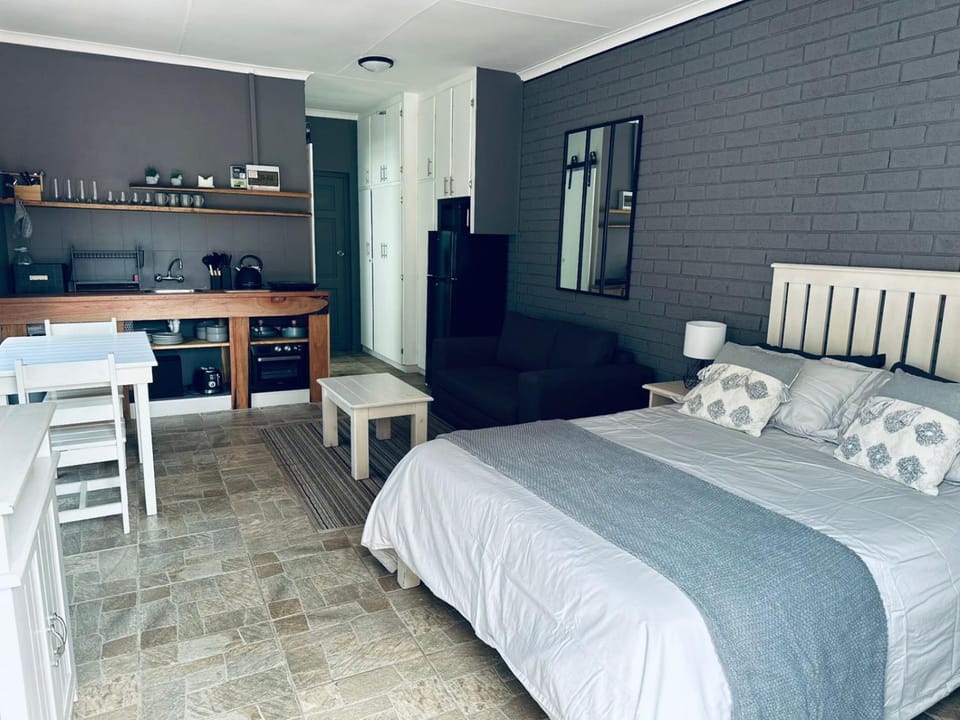 Fun & Affordable Beach Pad, Steps from the Sand Apartment in Western Cape