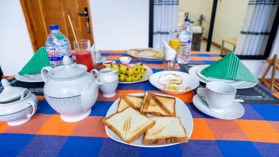 Isuru Homestay Pidurangala Bed and Breakfast in Dambulla