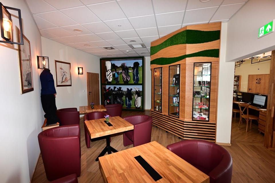 Stay at Royal Kraków Golf Resort in Krakow