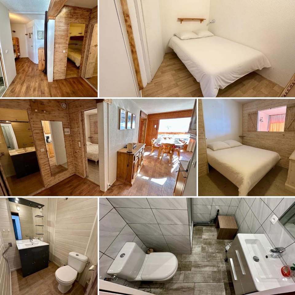 Toilet, Bed, Bathroom, Photo of the whole room, Bedroom