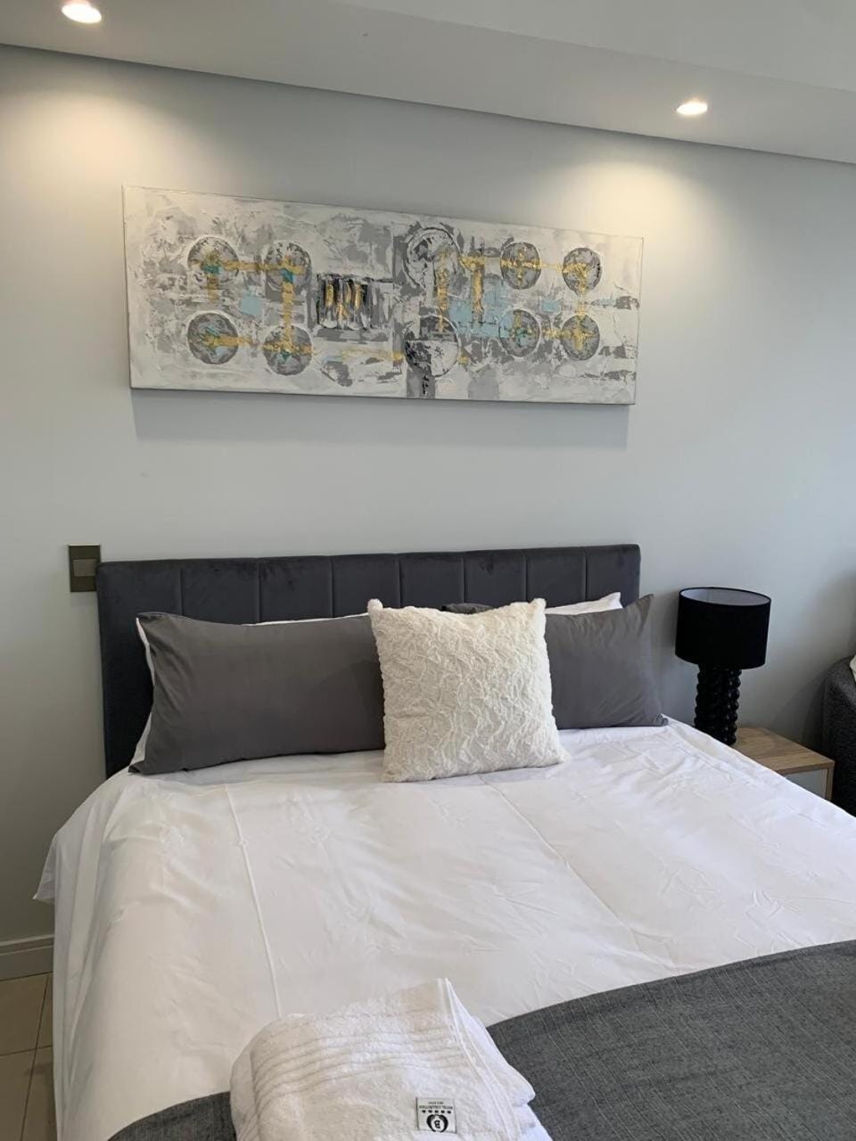 Ellipse Luxurious Tamarind Green Studio Experience Apartment in Sandton