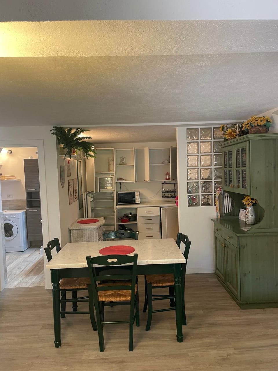 Property building, Kitchen or kitchenette, Living room