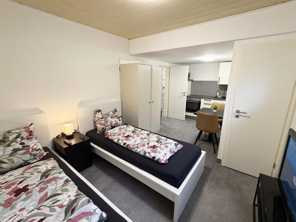 Bed, Kitchen or kitchenette, Bedroom