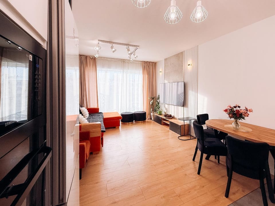 Communal lounge/ TV room, TV and multimedia, Living room, Seating area, Dining area, Evening entertainment