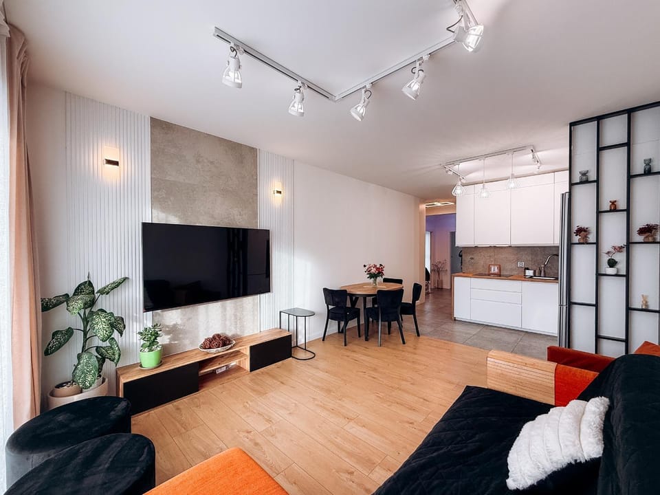 Communal lounge/ TV room, TV and multimedia, Kitchen or kitchenette, Living room, Seating area, Dining area, Evening entertainment