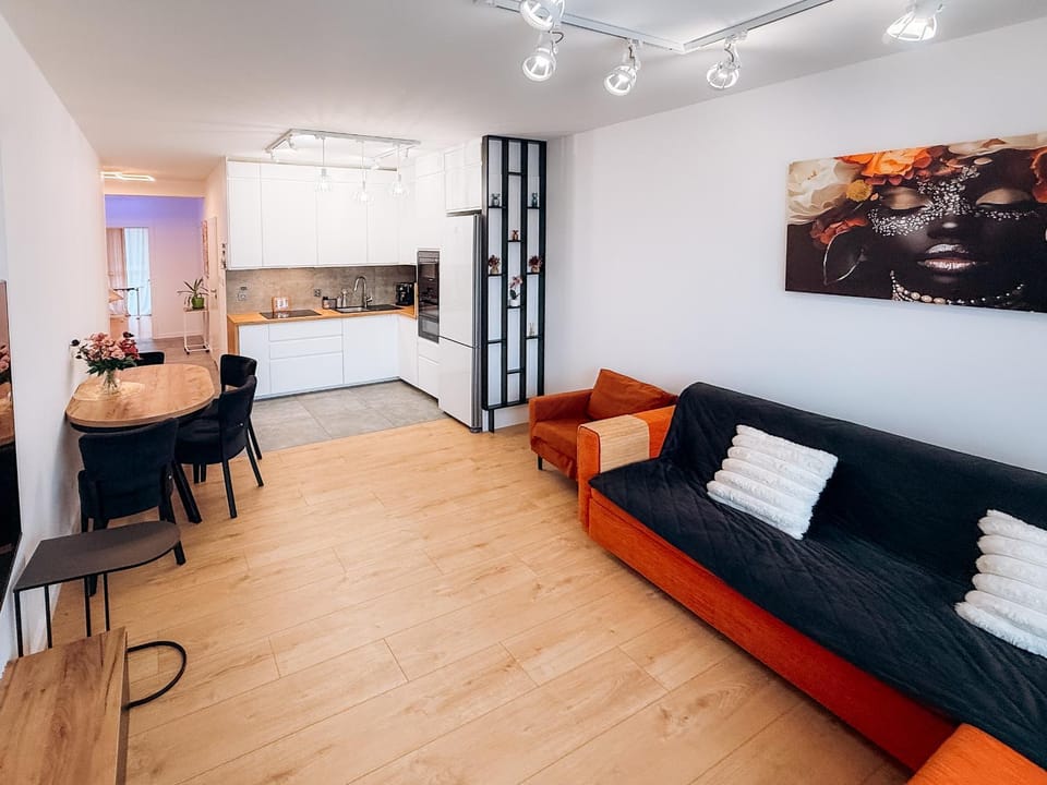 Kitchen or kitchenette, Living room, Seating area, Dining area