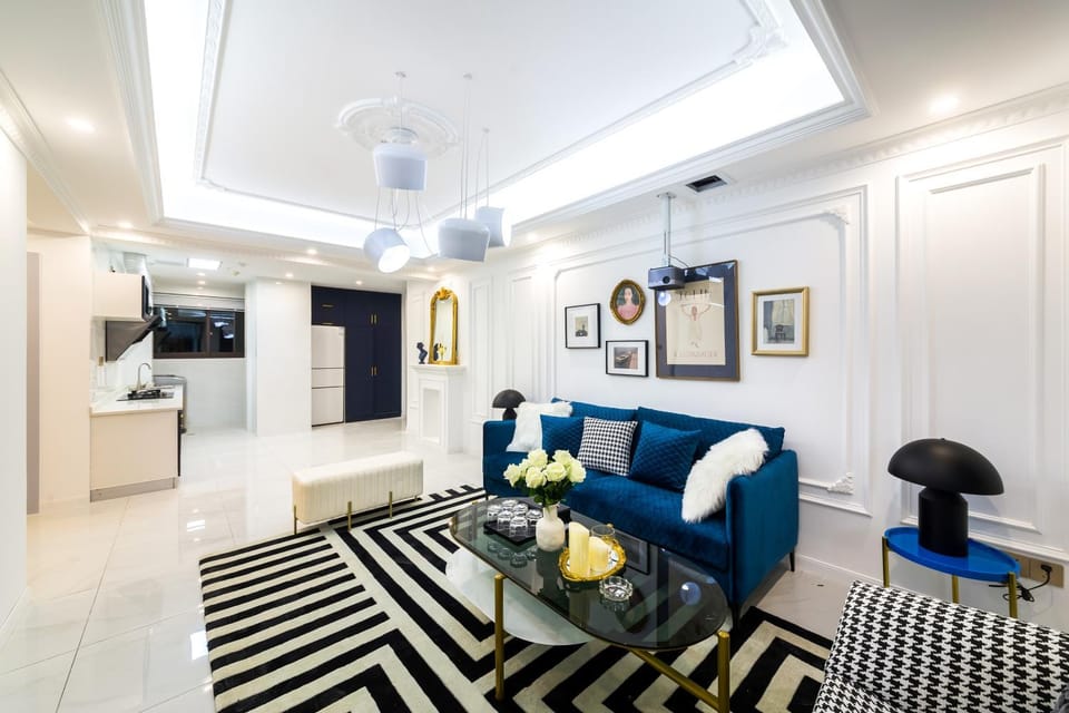 TV and multimedia, Kitchen or kitchenette, Living room, Seating area