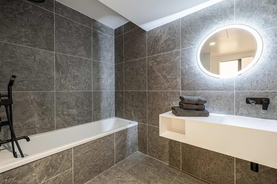 Bathroom, Bath, towels