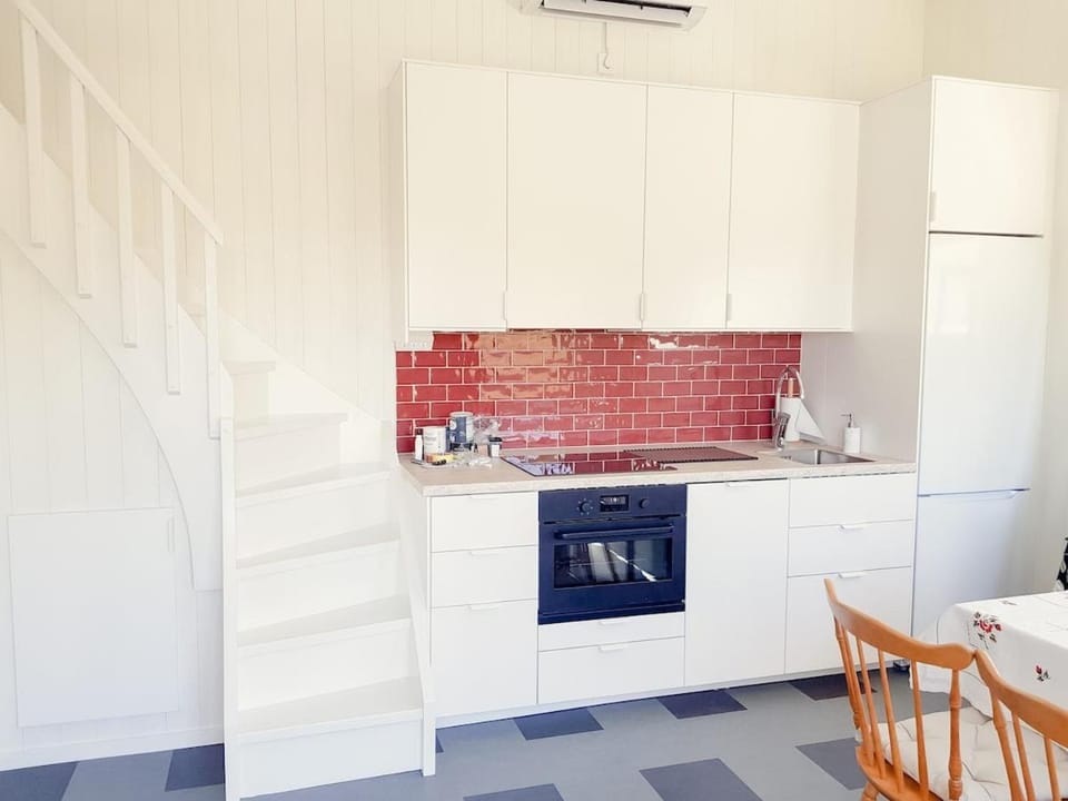 Quiet stay near the beach with patio and grill House in Sweden