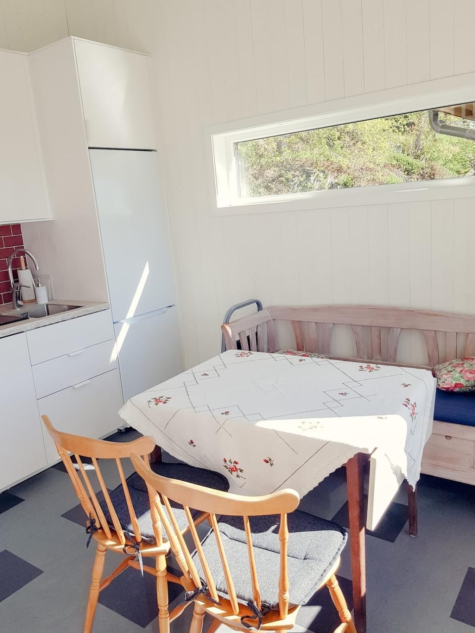 Quiet stay near the beach with patio and grill House in Sweden