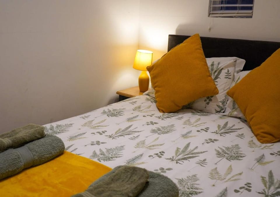 Ivy Cellar - 1 Bedroom apartment - Tenby House in Tenby