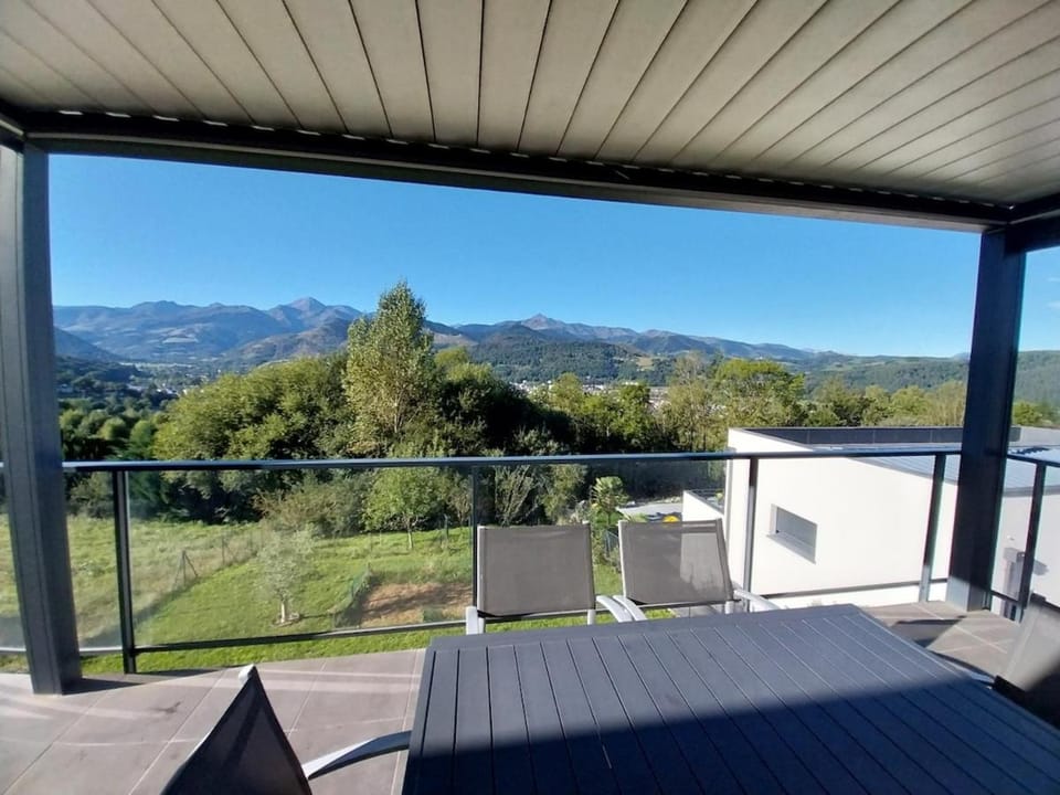 Balcony/Terrace, Balcony/Terrace, Mountain view