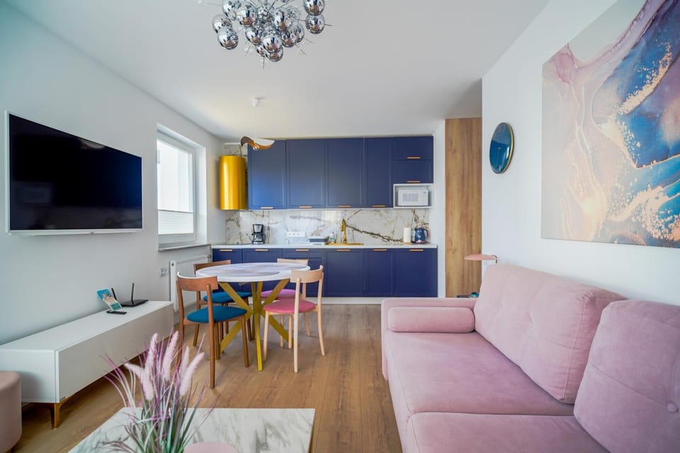 TV and multimedia, Kitchen or kitchenette, Living room, Seating area