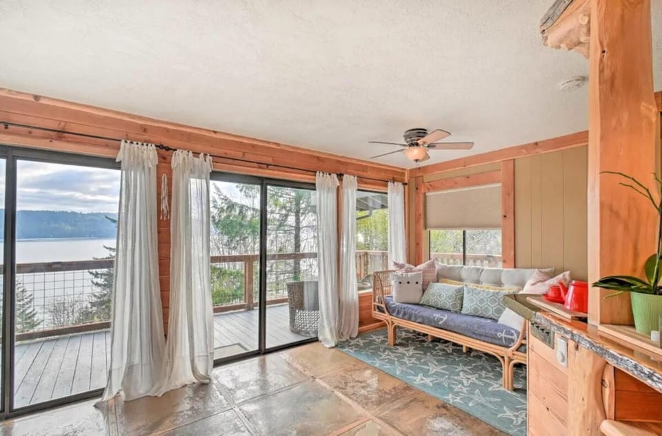 Hoodsport Memory - Beach View, Oysters & Near Olympic Forest Apartment in Hoodsport