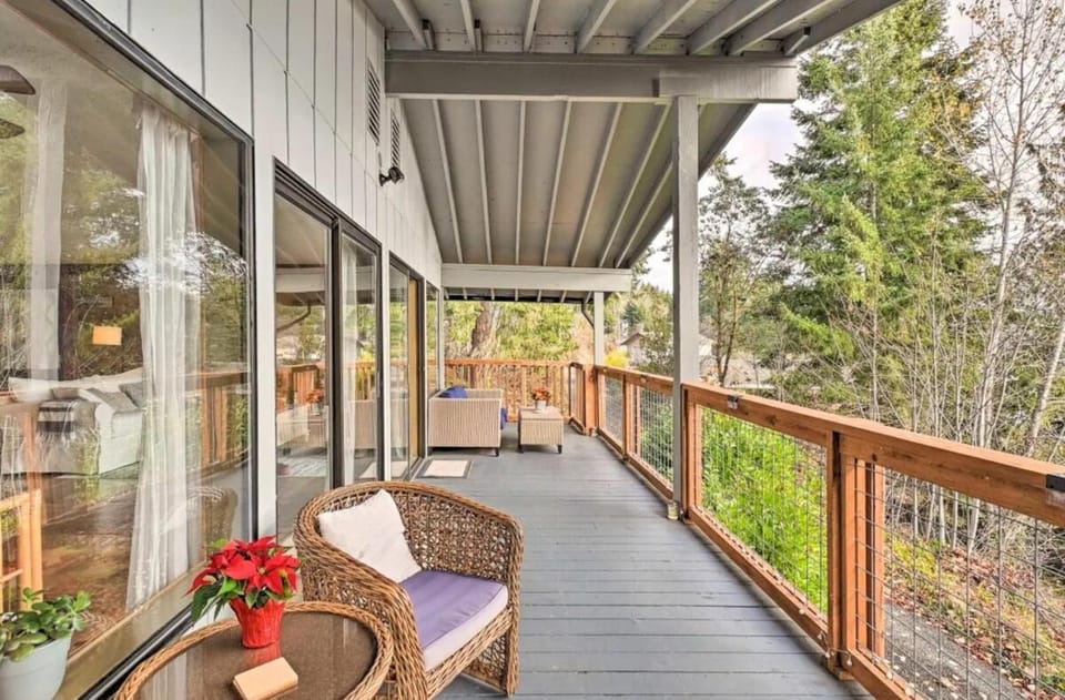 Hoodsport Memory - Beach View, Oysters & Near Olympic Forest Apartment in Hoodsport