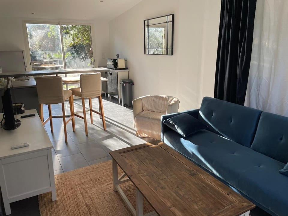 Independent appartement and private garden Apartment in Toulon